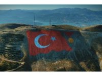 Ahır Dağı zirvesine 38 bin metrekarelik Türk bayrağı