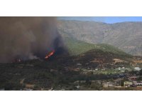 Orman yangını evlerine sıçrayan vatandaşların zor anları