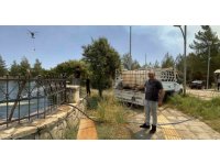 Vatandaşlar, 45 kilometreden yangınla mücadeleye traktörlerle su taşıyorlar