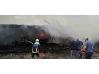 Depoda çıkan yangın itfaiye ve köylüler tarafından söndürüldü