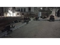 Saatler süren yangında yorgun düşen ‘Yangın Savaşçıları’ yerde uyuyarak dinlendiler