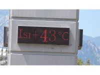 Antalya’da termometreler 43 dereceyi gördü, sahiller doldu