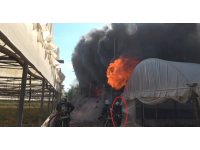 Mobilya atölyesi yangınında faciadan dönüldü: Duvar çöktü, itfaiye erleri son anda kurtuldu