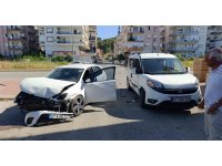 Manavgat’ta otomobil ile hafif ticari araç çarpıştı: 1 yaralı