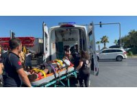 İki otomobil çarpıştı, sıkışan sürücüyü itfaiye ekipleri kurtardı