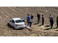 Osmaniye’de direksiyon hakimiyetini kaybeden sürücü tarlaya uçtu