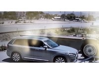 Otomobille çarpışan minibüs devrilmekten son anda kurtuldu: 3 yaralı