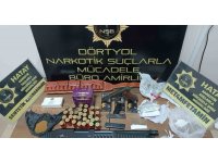 Dörtyol’da evden uyuşturucu ve cephanelik çıktı