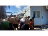 Hatay’da denizde akıntıya kapılan 2 gencin korku dolu anları kamerada