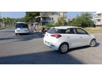 Manavgat’ta otomobil ile çarpışan motosikletli yaralandı