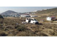 Hatay’da şarampole devrilen minibüsün sürücüsü yaralandı