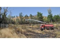 Hobi bahçesinde çıkan yangın 8 dönüm yulaf tarlasını küle çevirdi