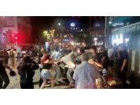 Motosiklet sürücüsü ile yaya arasında çıkan kavgada tekme ve yumruklar havada uçuştu