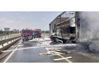 Kaza yapan tır alev alev yandı