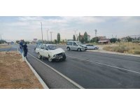 Isparta’da iki otomobil kavşakta çarpıştı: 3 yaralı