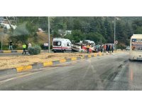 Yağmur nedeniyle kayganlaşan yolda minibüs devrildi: 1’i ağır 9 kişi yaralandı