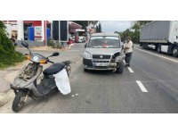 Antalya’da hafif ticari araç ile çarpışan motosikletli yaralandı