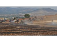 Balya makinesinden çıkan yangın 100 dönüm araziyi küle çevirdi