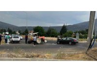 Isparta’da otomobil ile traktör çarpıştı: 2 yaralı