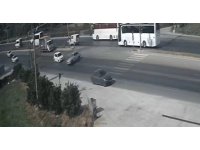 Manavgat’ta otomobilin U dönüşü sonrası kaza anı kamerada