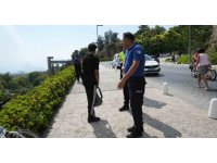 Virajı alamayan 2 çocuk bisikletle 5 metre yükseklikteki varyanttan çalılıklara düştü