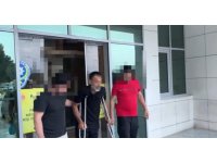 Polisi gören torbacı damdan atlayıp ayağını kırdı