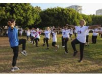 Mersin’de sabah sporları deniz kenarında yoğun ilgiyle devam ediyor