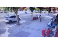 Önüne çıkan otomobili görünce motosikletiyle birlikte yola savruldu