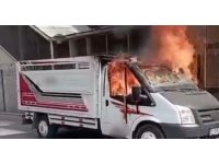 Adana’da park halindeki iki araç yandı