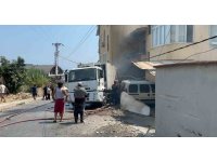 Antalya’da freni boşalan çöp kamyonu 2 aracı ezdi