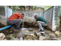 Dağdan çıkan su, vatandaşı serinletiyor