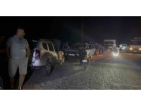 Yaban keçileri yangın sebebiyle doğal yaşam alanlarından kaçarken görüntülendi