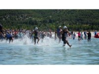 Beyaz kumları ve mavi sularıyla Salda Lake Triatlon nefes kesti