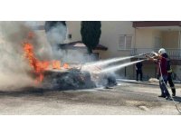 Alanya’da seyir halindeki otomobil alev alev yandı