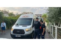 Kargo minibüsünde uyuyakalan sürücü ekipleri alarma geçirdi