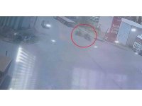 Motosikletlerin çarpışmasıyla yere savruldular