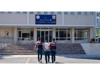 Mersin’de 29,5 yıl hapis cezası ile aranan şahıs jandarmadan kaçamadı