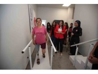 Esra Masatlı, Engelli Sosyal Girişimcilik Merkezi’nde tedavi olan vatandaşlarla bir araya geldi