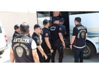 Antalya’da eş zamanlı operasyonda 92 aranan şahıs yakalandı