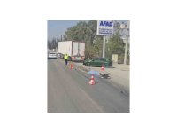 Yolun karşısına geçerken araçların çarptığı yaya can verdi