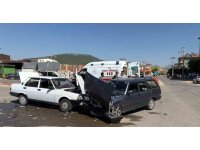 Bucak’ta Tofaş otomobiller çarpıştı: 5 yaralı