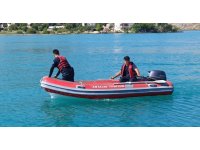 Yeğeninin düşen terliğini almak için girdiği baraj gölünde kayboldu