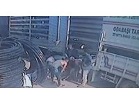 Geri manevra yapan kamyon ile tırın arasında sıkıştı