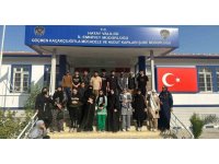 Tıka basa göçmen doldurulan minibüste 24 göçmen yakalandı