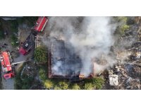 Banyo sobasından çıkan yangın evi küle çevirdi