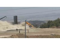 Freni patlayan vinç iki aracı biçerek uçuruma yuvarlandı: 2 ağır yaralı