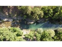 Adana’da nem bunalttı, yaylacılar doğal kaynak sularında serinledi