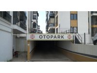 Isparta’da sitenin otoparkındaki araçlara zarar veren kişi güvenlik kamerasında