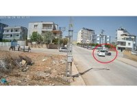 Sabırsızlığı başına iş açan sürücü, sağdan sollama yaparken kaza yaptı