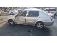 Kırmızı ışık ihlali yaptı otomobille çarpıştı: 1 yaralı